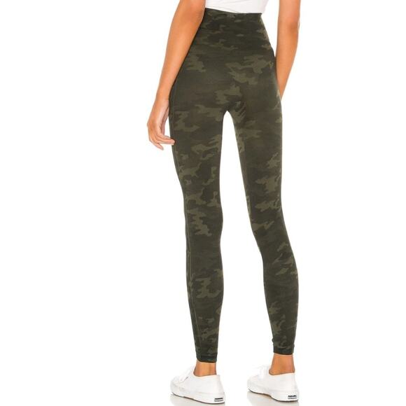 SPANX Look At Me Now Seamless Legging in Camo NWOT Size XS - Picture 2 of 4